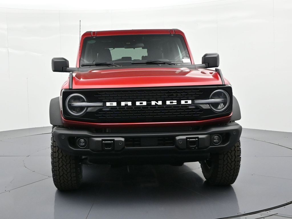 Ford Bronco Vehicle Full-screen Gallery Image 3
