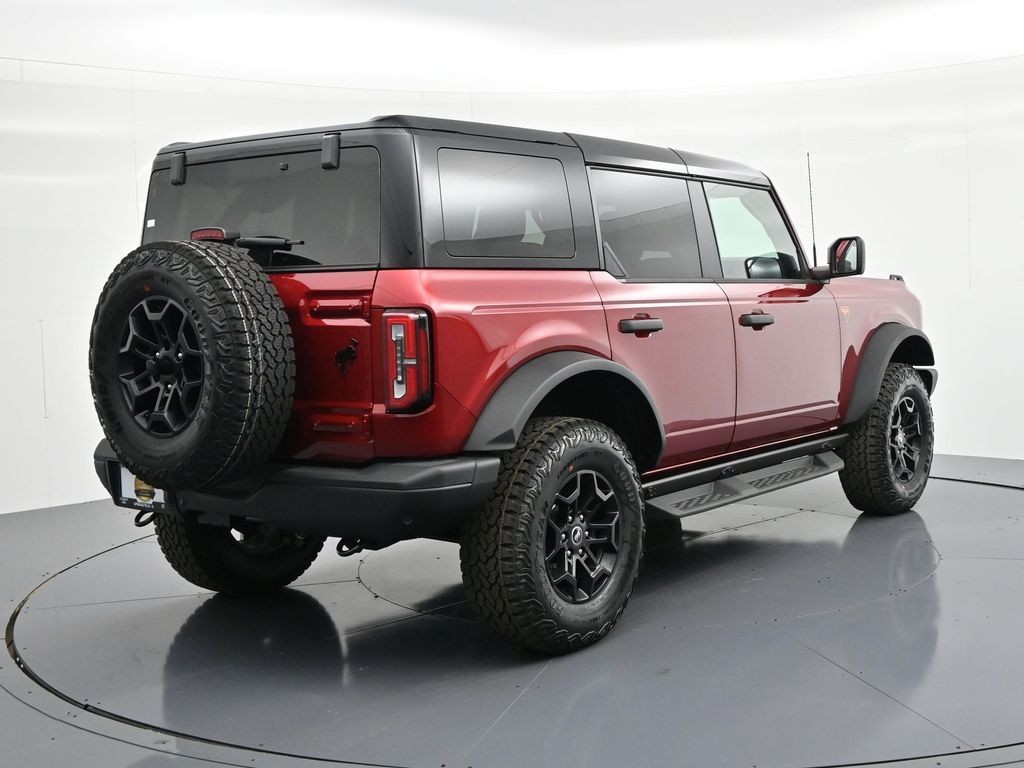 Ford Bronco Vehicle Full-screen Gallery Image 6