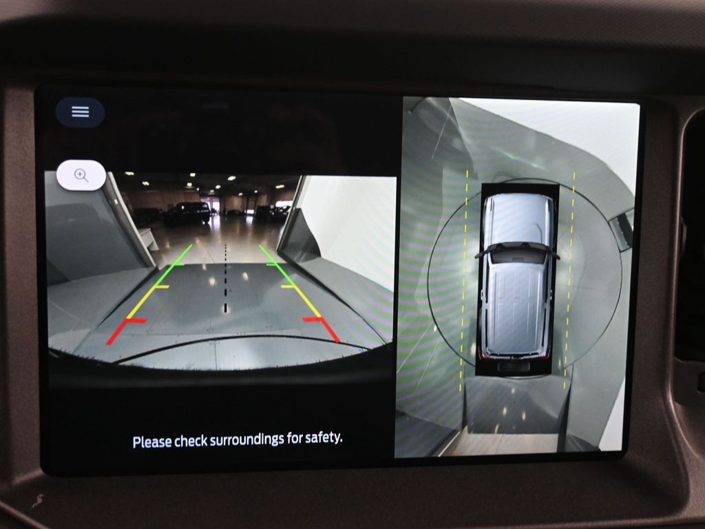 Ford Bronco Vehicle Full-screen Gallery Image 12