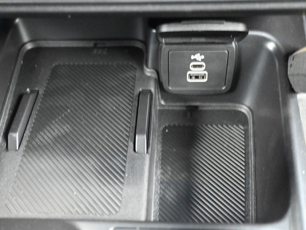 Ford Bronco Vehicle Full-screen Gallery Image 15