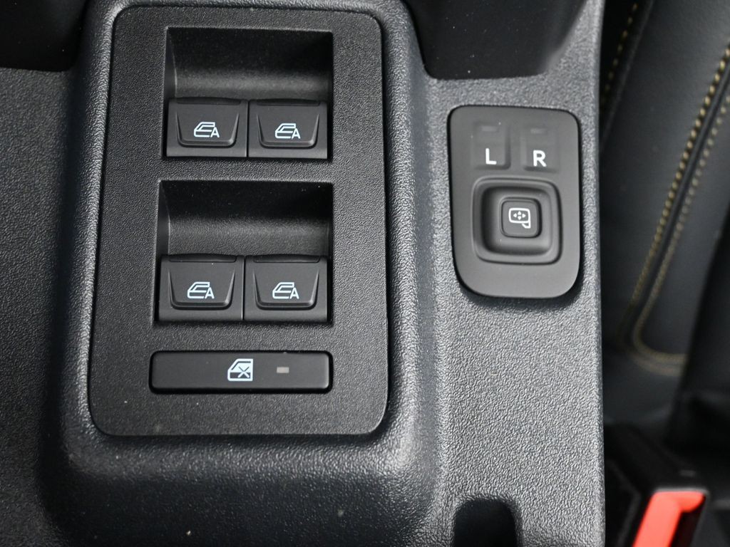 Ford Bronco Vehicle Full-screen Gallery Image 17