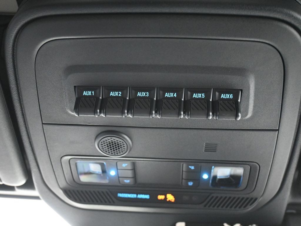 Ford Bronco Vehicle Full-screen Gallery Image 18