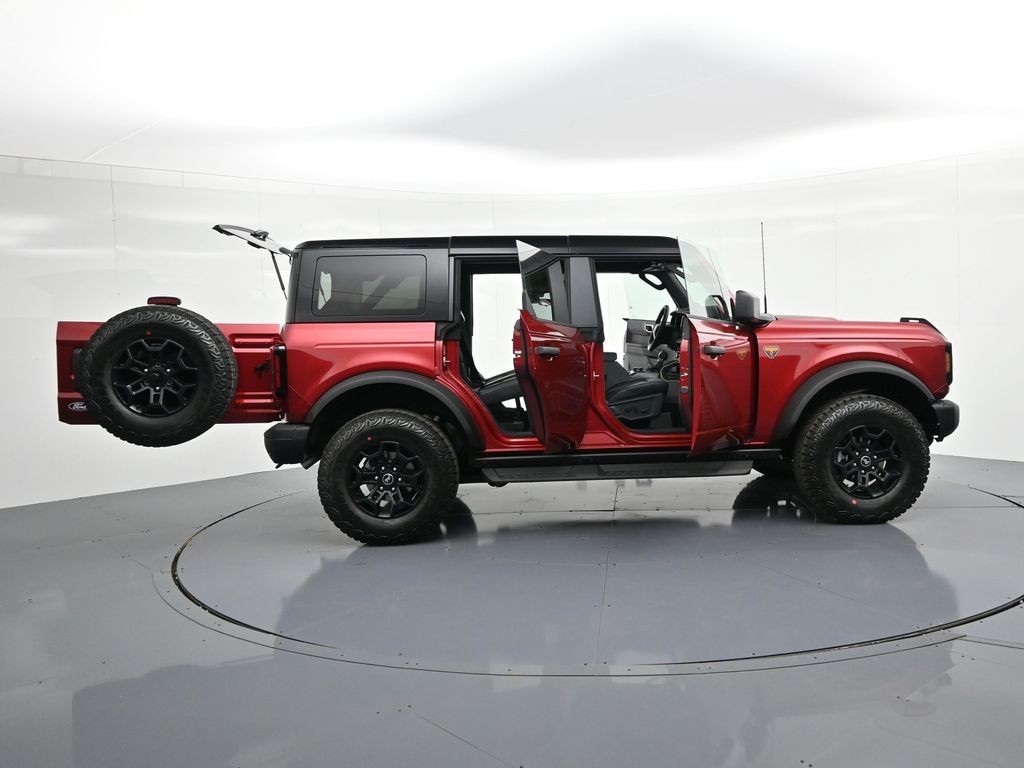 Ford Bronco Vehicle Full-screen Gallery Image 31