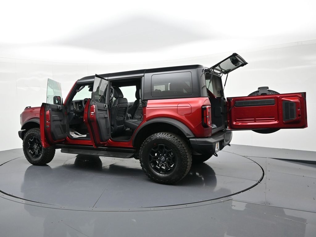 Ford Bronco Vehicle Full-screen Gallery Image 32