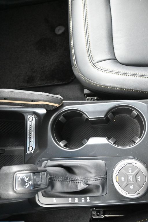 Ford Bronco Vehicle Full-screen Gallery Image 16