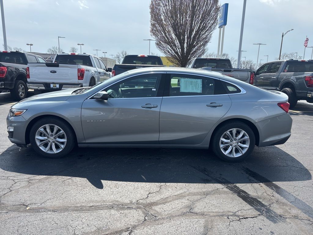 Chevrolet Malibu Vehicle Full-screen Gallery Image 3