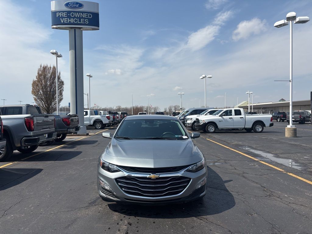 Chevrolet Malibu Vehicle Full-screen Gallery Image 7