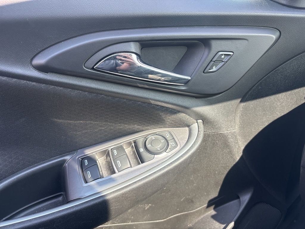 Chevrolet Malibu Vehicle Full-screen Gallery Image 8