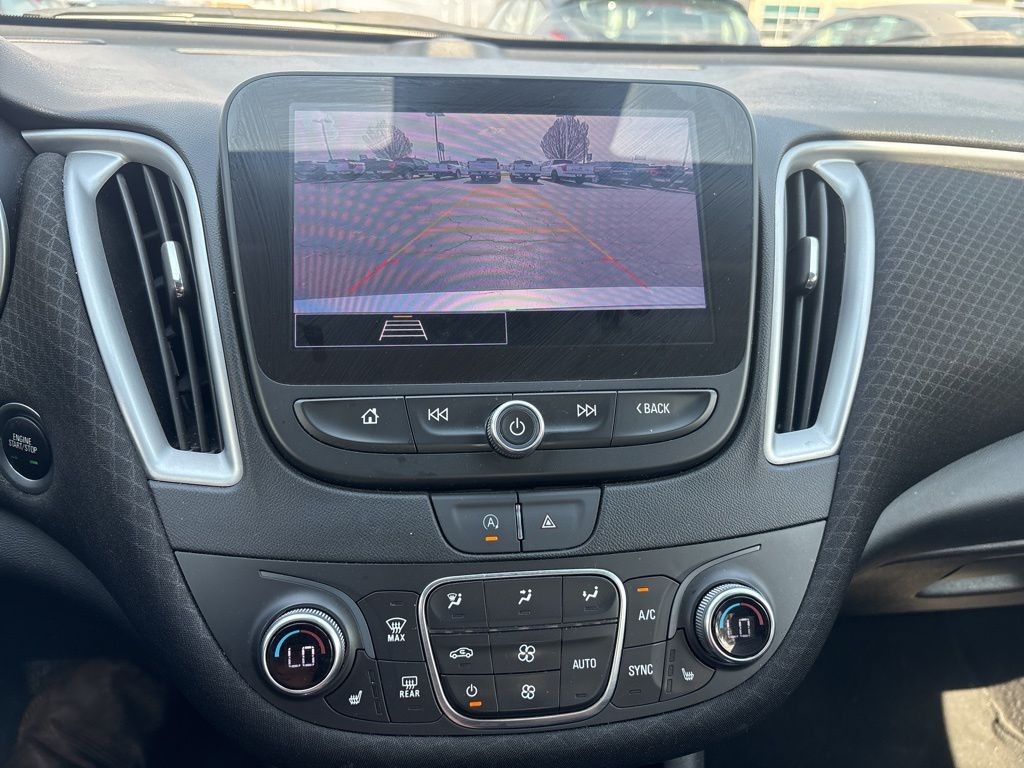 Chevrolet Malibu Vehicle Full-screen Gallery Image 12