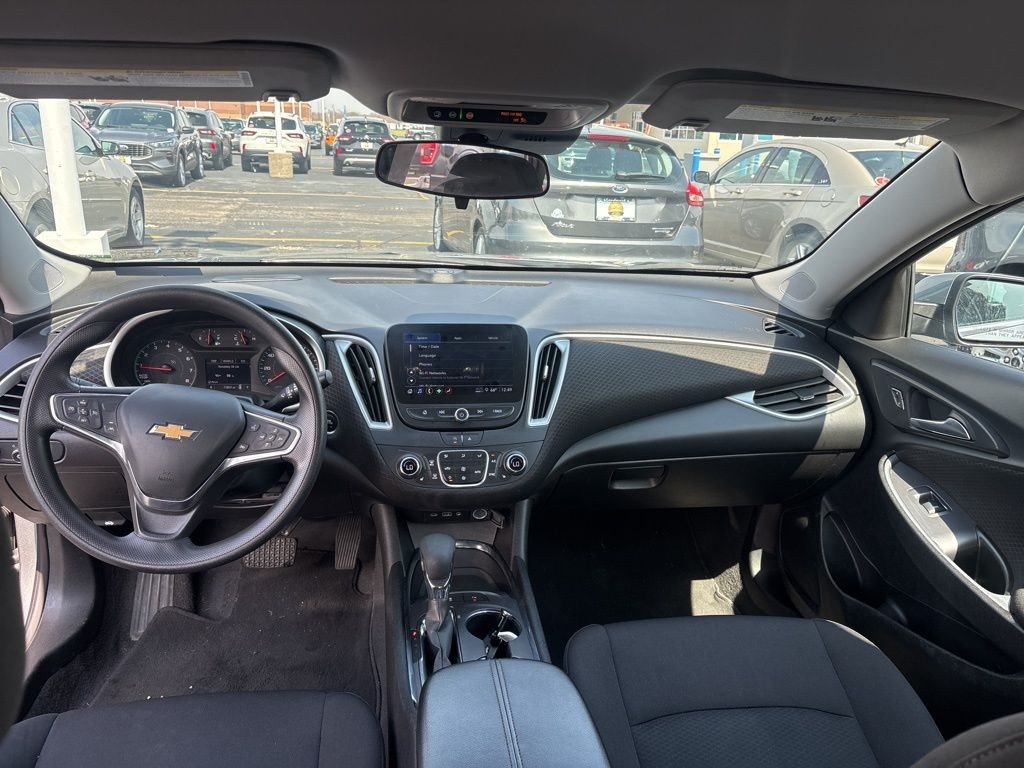 Chevrolet Malibu Vehicle Full-screen Gallery Image 14