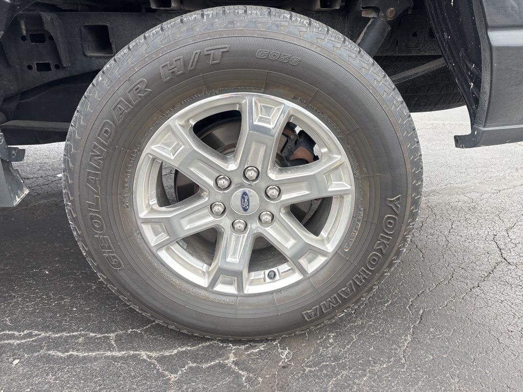 Ford F-150 Vehicle Full-screen Gallery Image 4