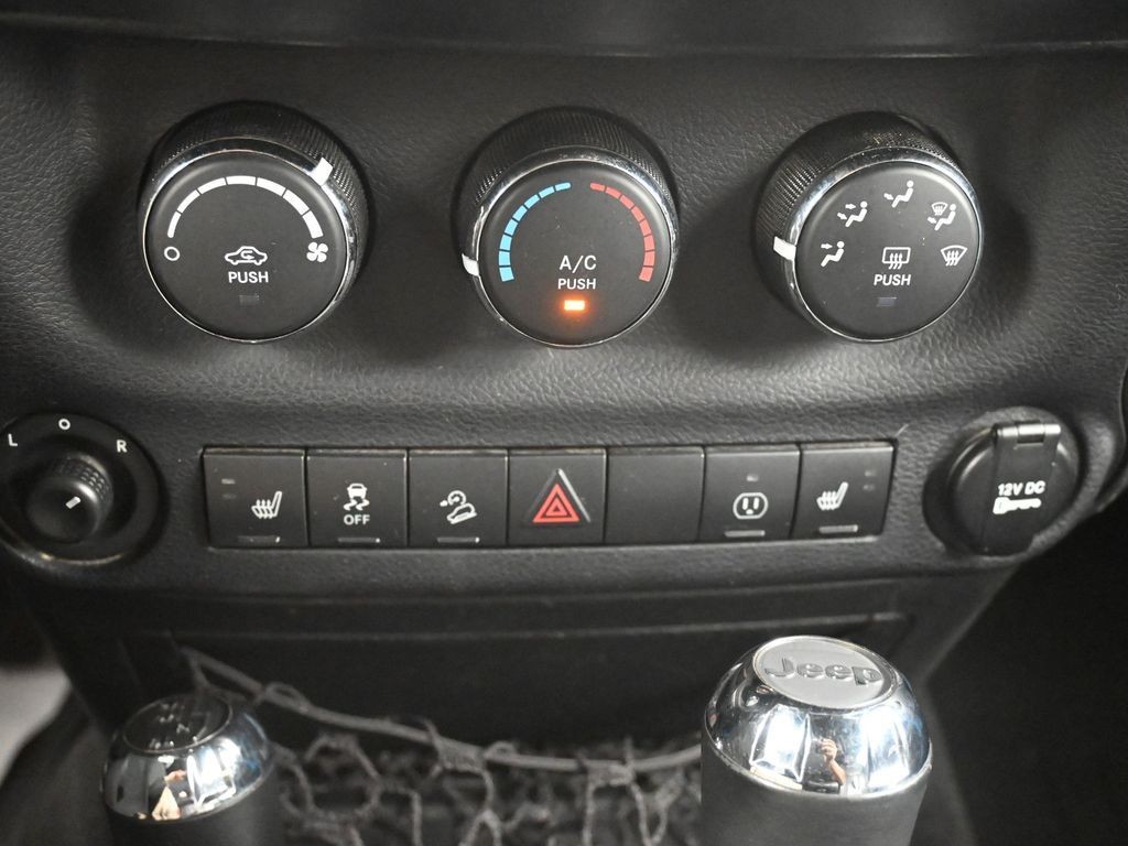 Ford Edge Vehicle Full-screen Gallery Image 13