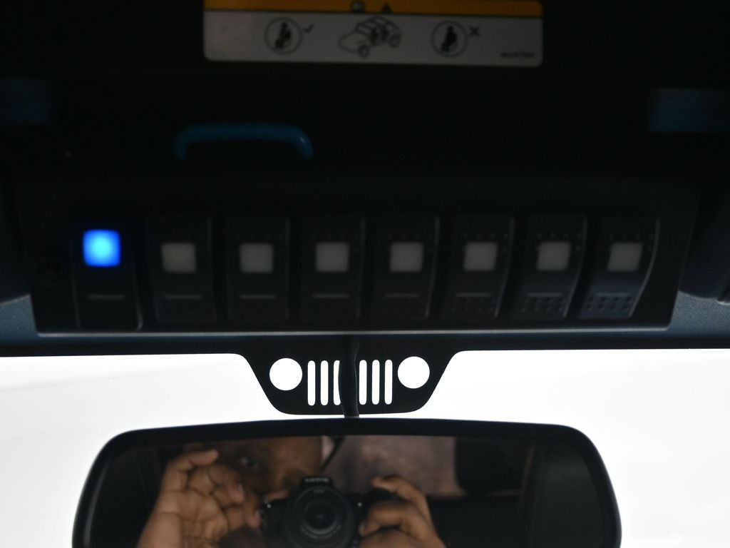 Ford Edge Vehicle Full-screen Gallery Image 18
