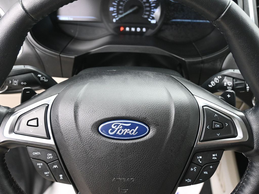 Ford Edge Vehicle Full-screen Gallery Image 33