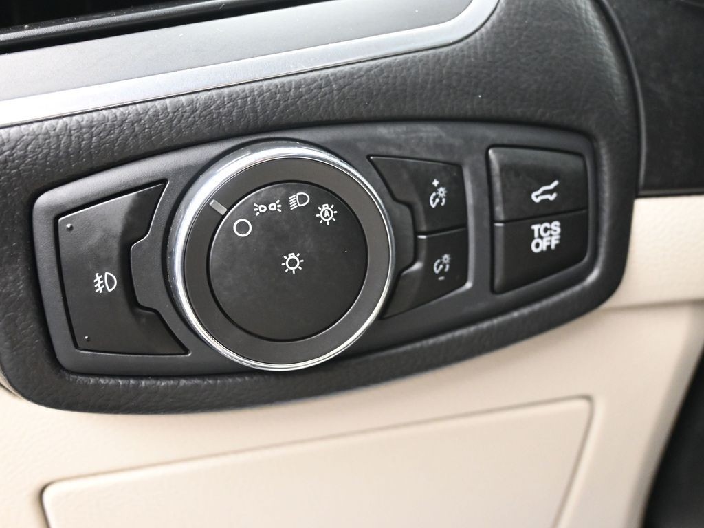 Ford Edge Vehicle Full-screen Gallery Image 36