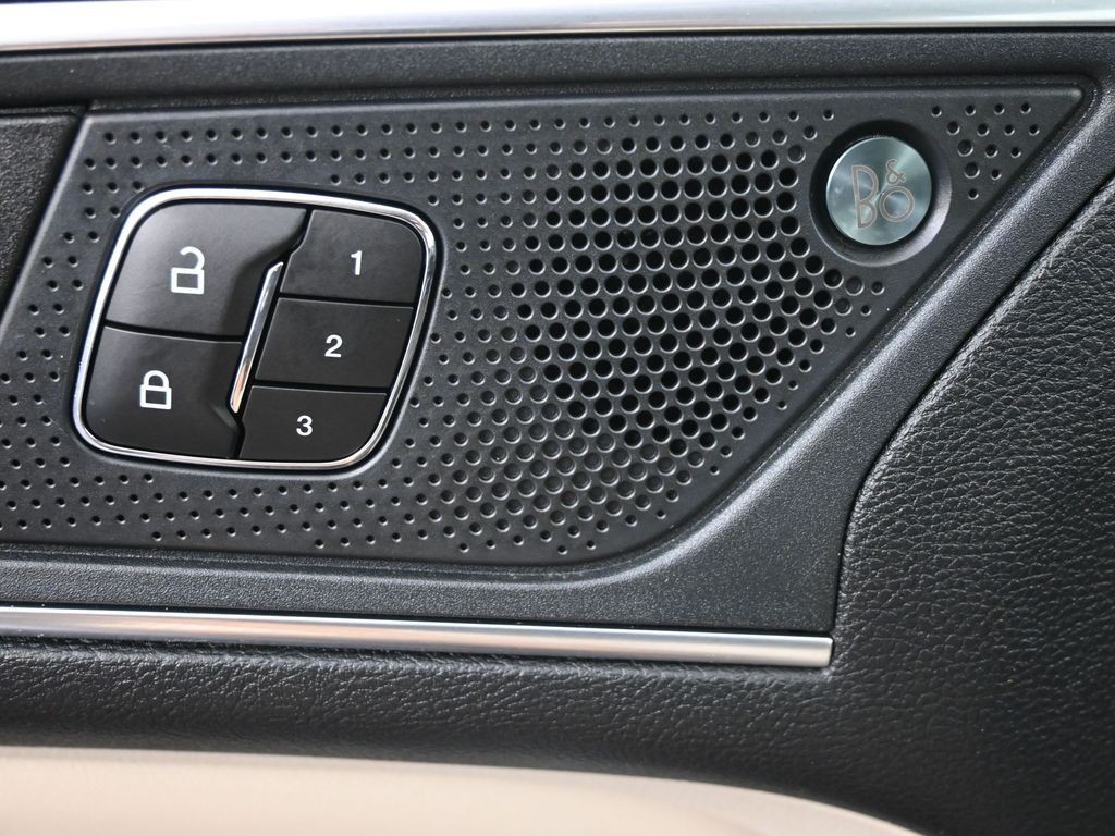 Ford Edge Vehicle Full-screen Gallery Image 37