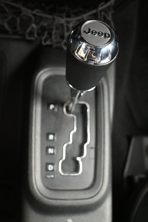 Ford Edge Vehicle Full-screen Gallery Image 14