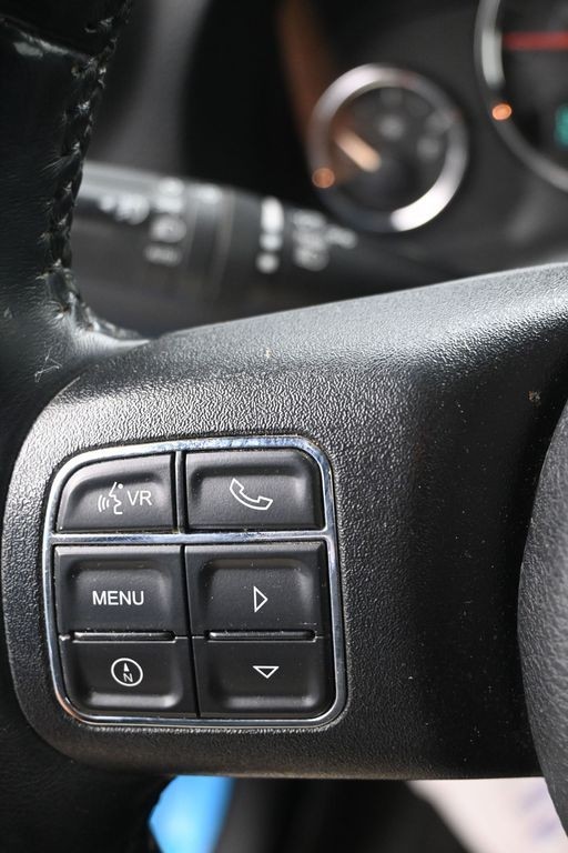 Ford Edge Vehicle Full-screen Gallery Image 22