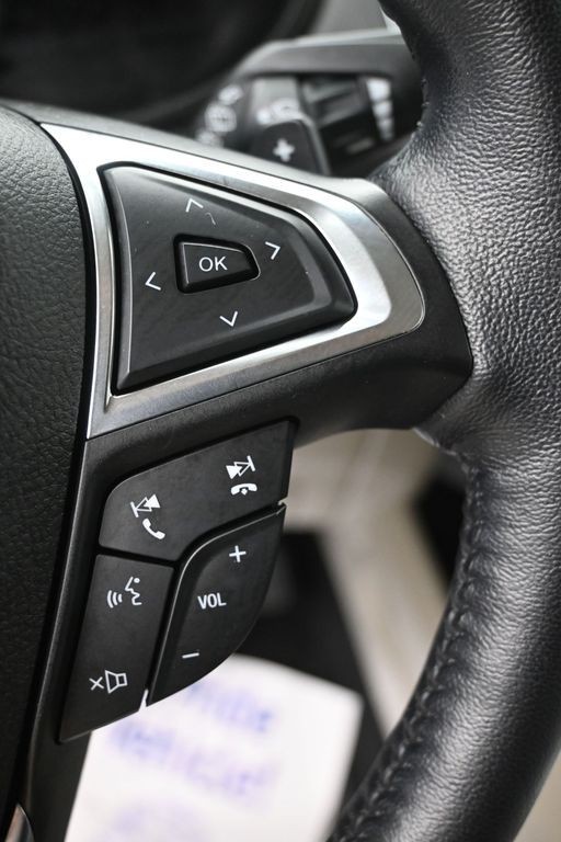 Ford Edge Vehicle Full-screen Gallery Image 34