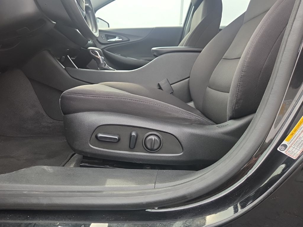 Chevrolet Malibu Vehicle Full-screen Gallery Image 02