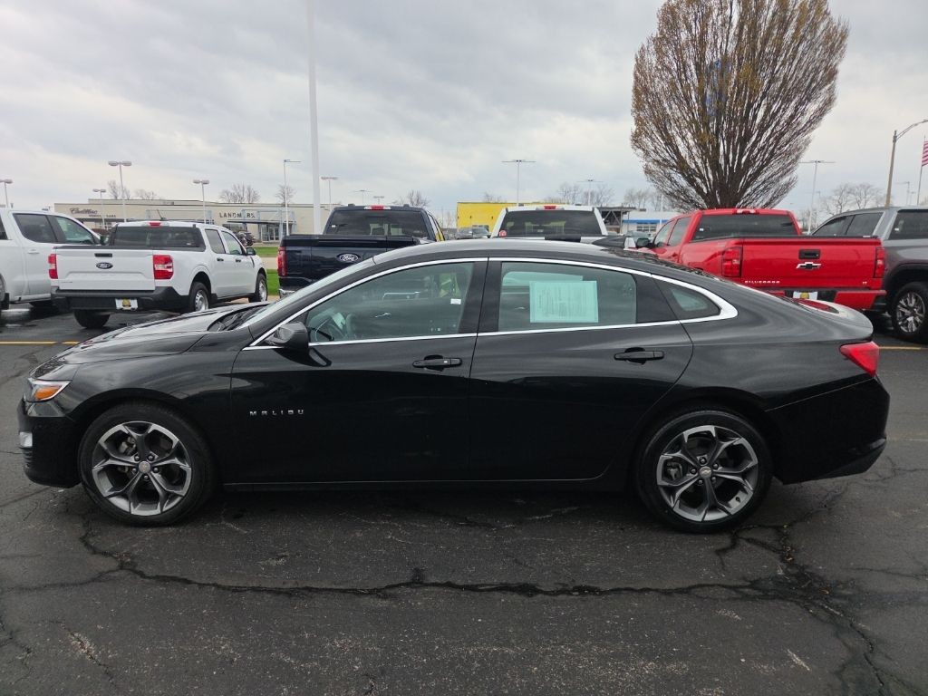 Chevrolet Malibu Vehicle Full-screen Gallery Image 03