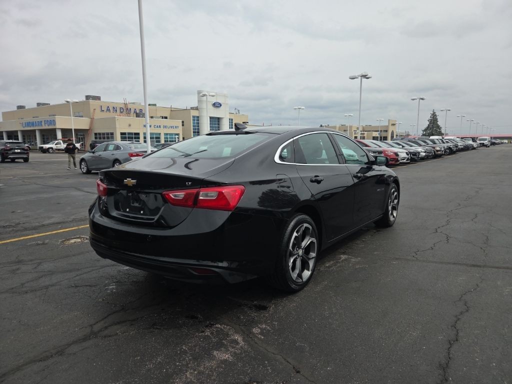 Chevrolet Malibu Vehicle Full-screen Gallery Image 06