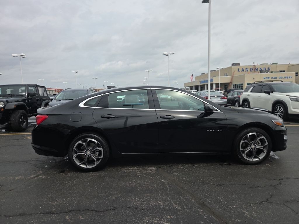 Chevrolet Malibu Vehicle Full-screen Gallery Image 07