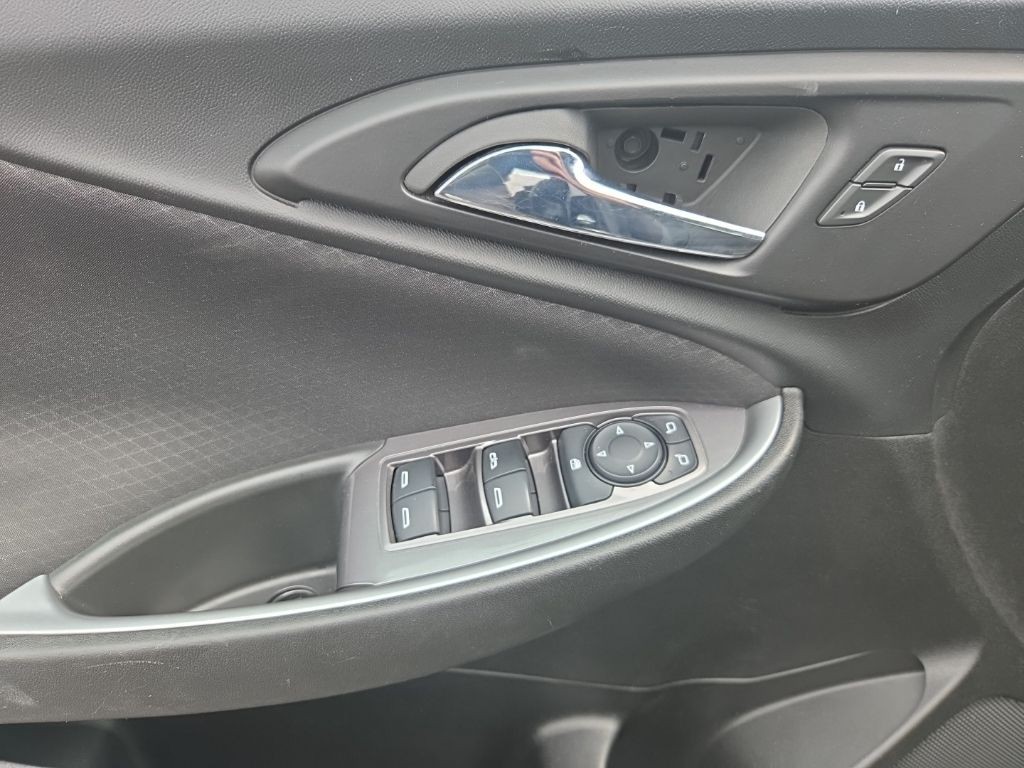 Chevrolet Malibu Vehicle Full-screen Gallery Image 09