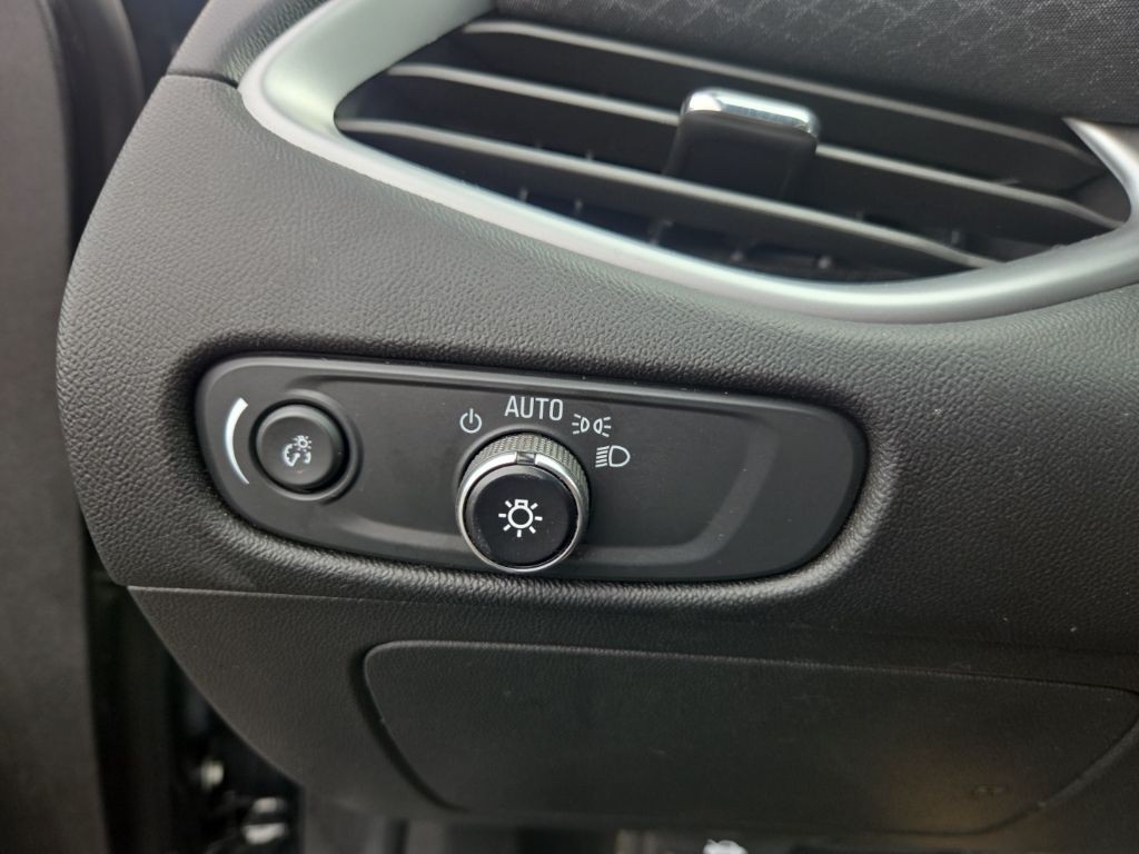 Chevrolet Malibu Vehicle Full-screen Gallery Image 10