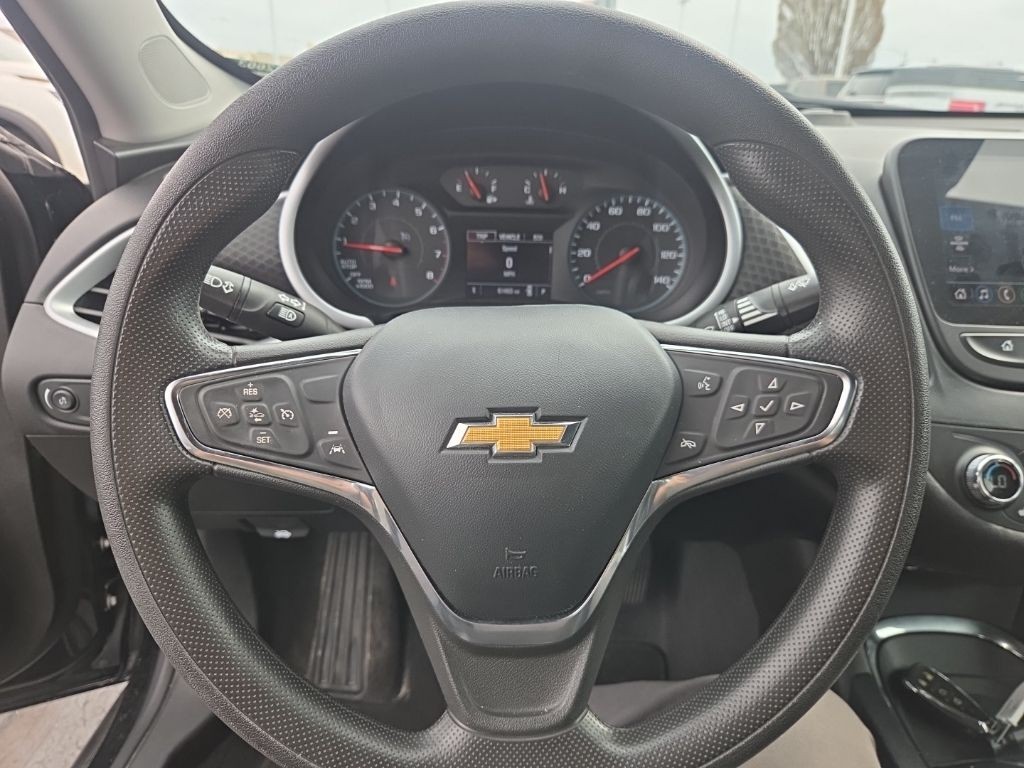 Chevrolet Malibu Vehicle Full-screen Gallery Image 12