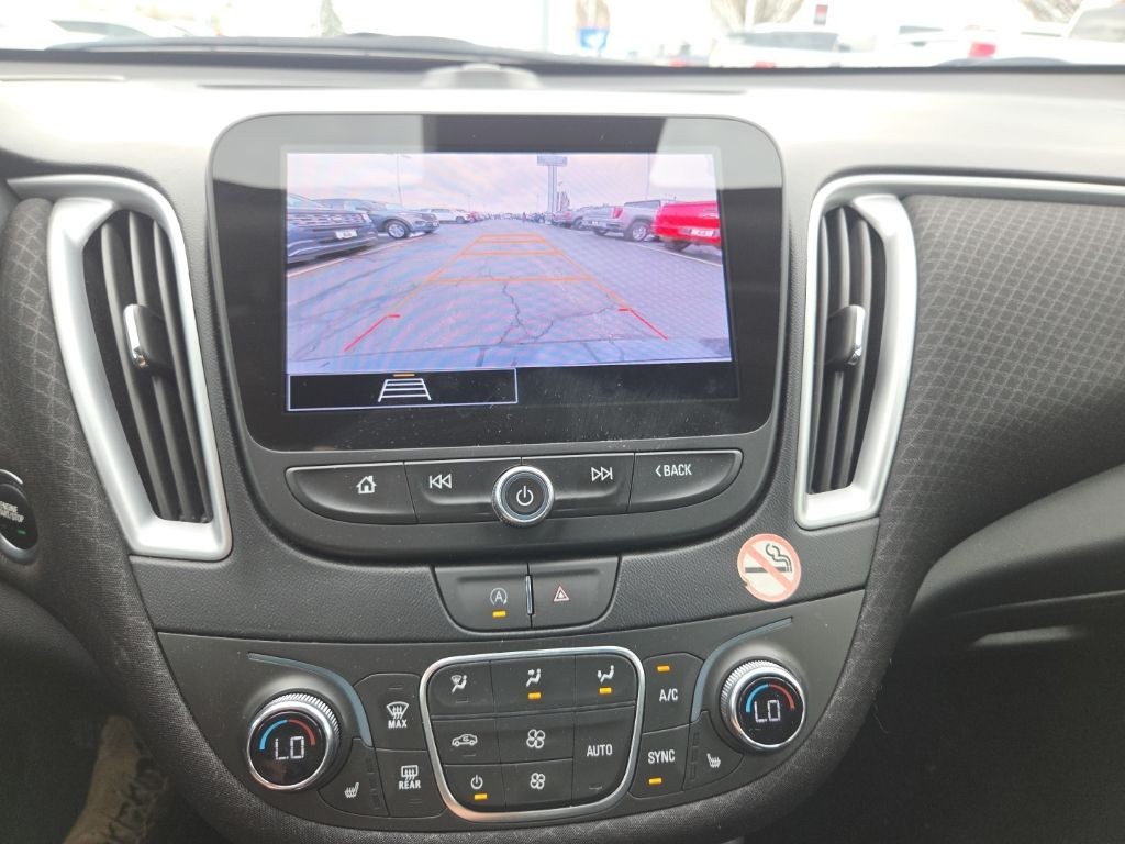 Chevrolet Malibu Vehicle Full-screen Gallery Image 14