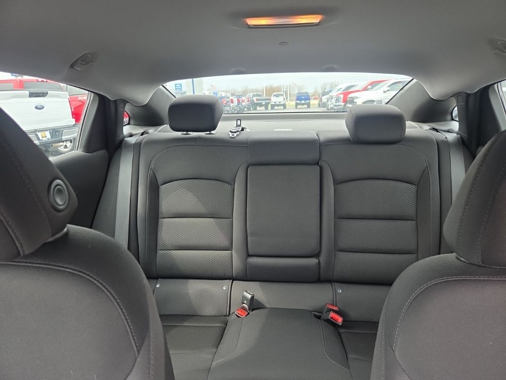 Chevrolet Malibu Vehicle Full-screen Gallery Image 15