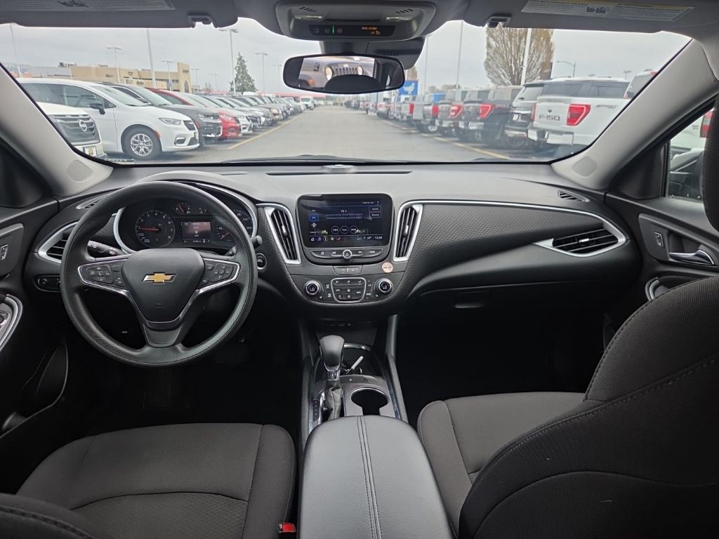 Chevrolet Malibu Vehicle Full-screen Gallery Image 16