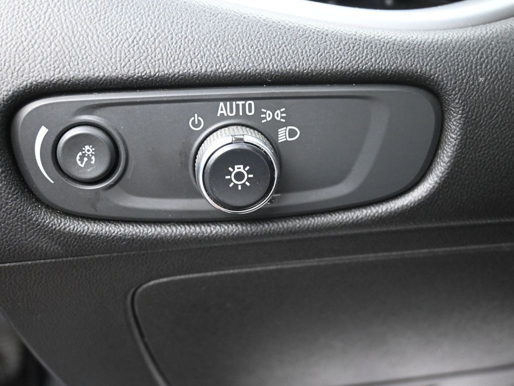 Chevrolet Malibu Vehicle Full-screen Gallery Image 21