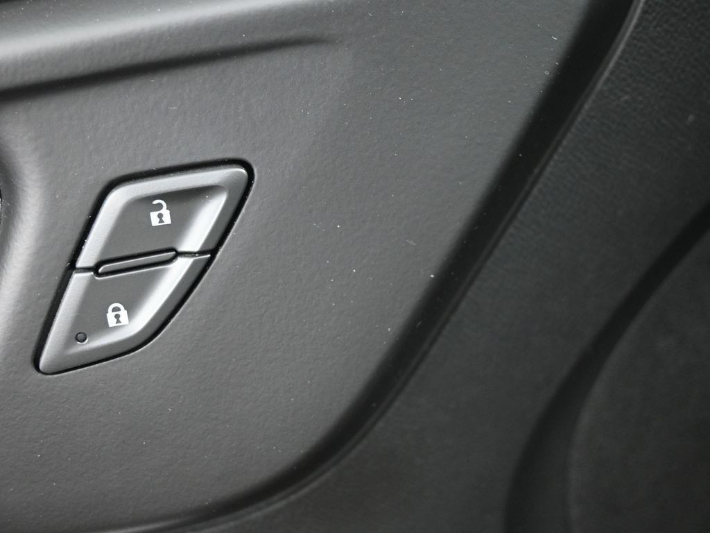 Chevrolet Malibu Vehicle Full-screen Gallery Image 23