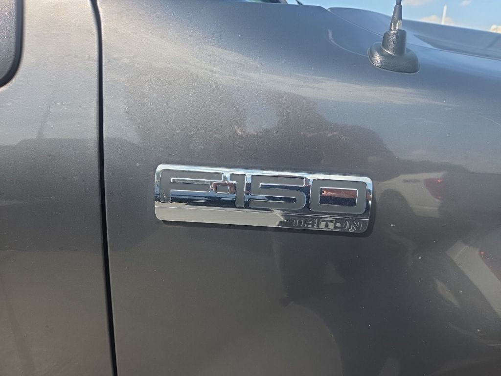 Ford F-150 Vehicle Full-screen Gallery Image 8