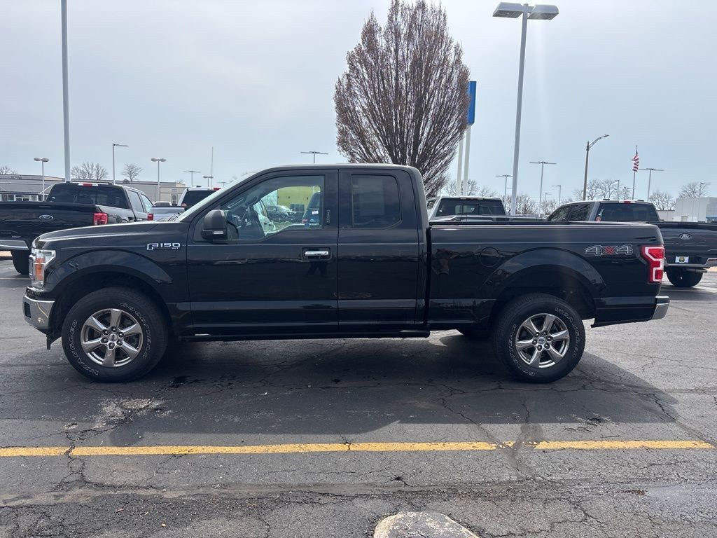 Ford F-150 Vehicle Full-screen Gallery Image 3