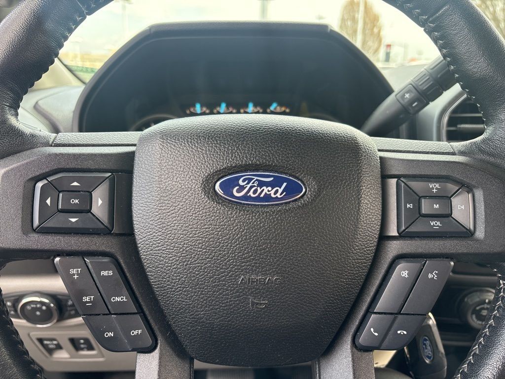 Ford F-150 Vehicle Full-screen Gallery Image 12