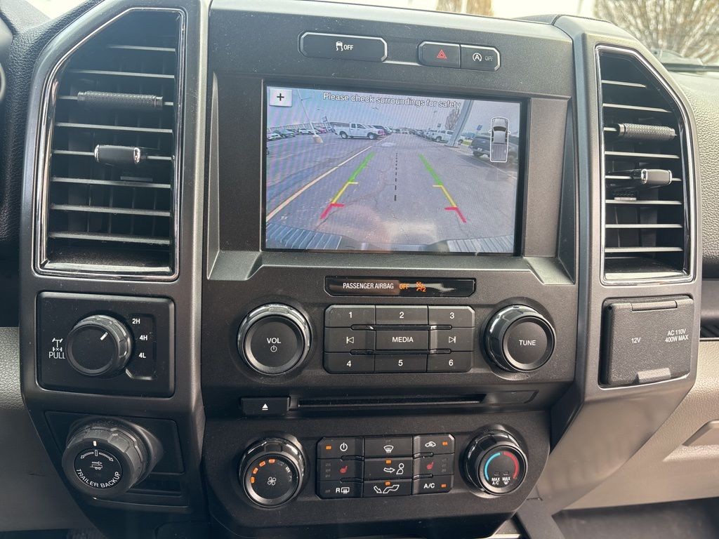 Ford F-150 Vehicle Full-screen Gallery Image 14