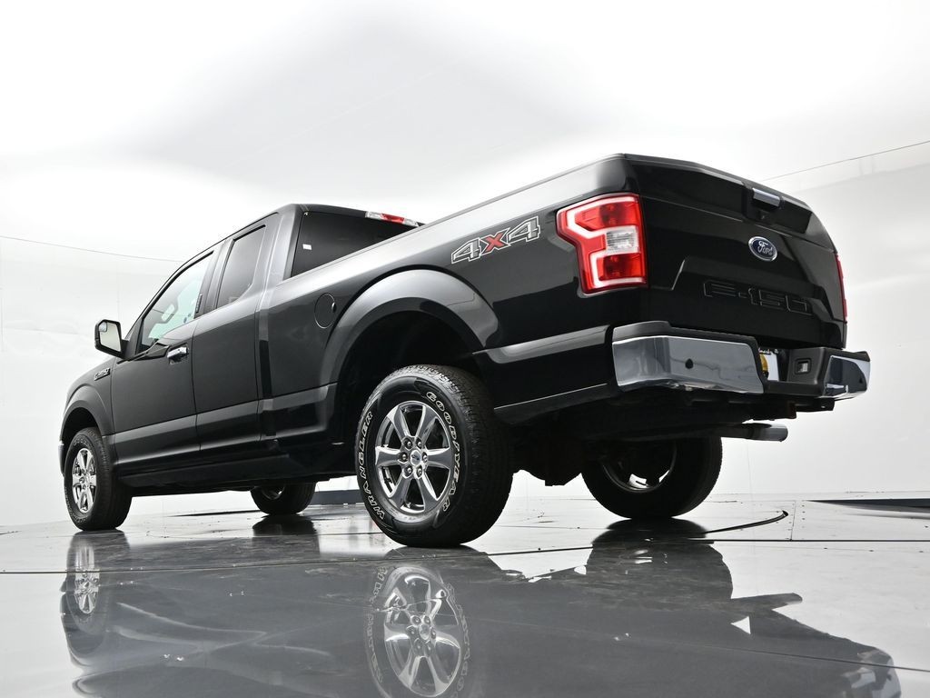 Ford F-150 Vehicle Full-screen Gallery Image 25
