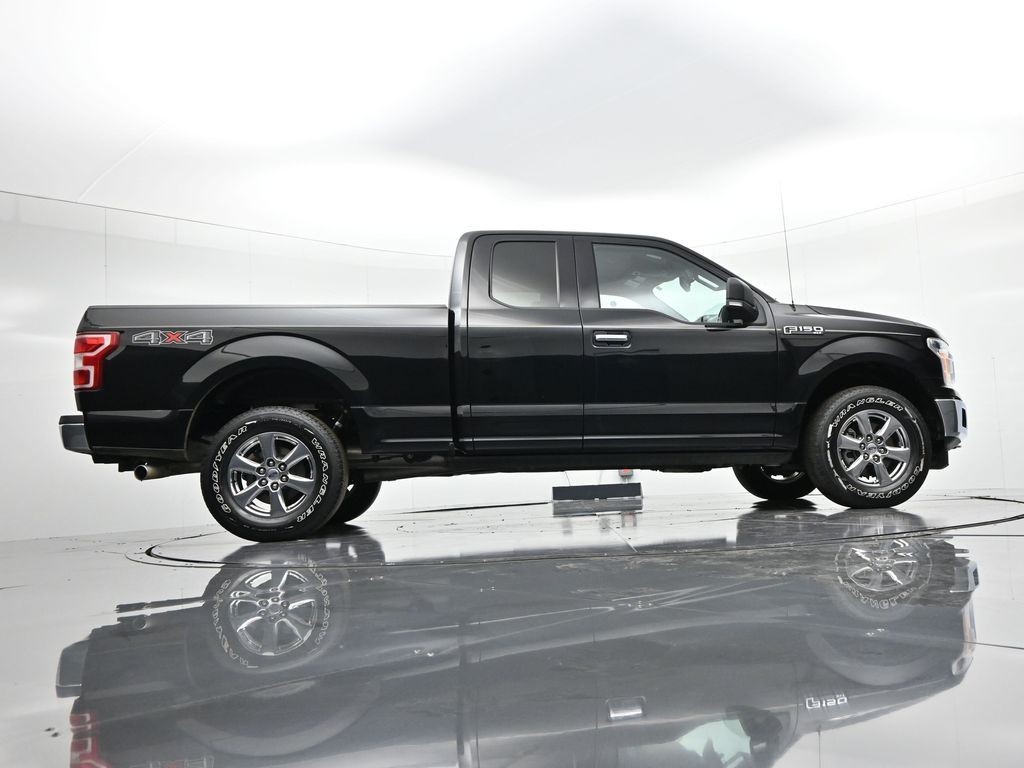 Ford F-150 Vehicle Full-screen Gallery Image 28