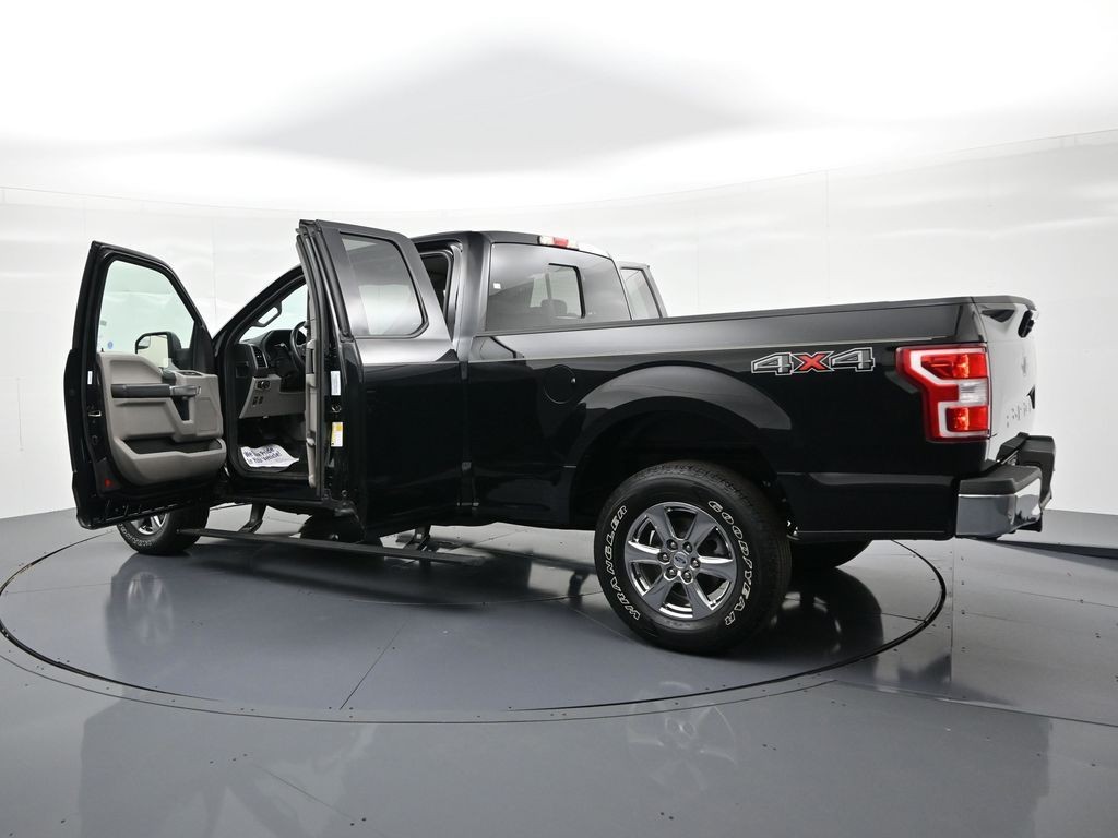 Ford F-150 Vehicle Full-screen Gallery Image 30
