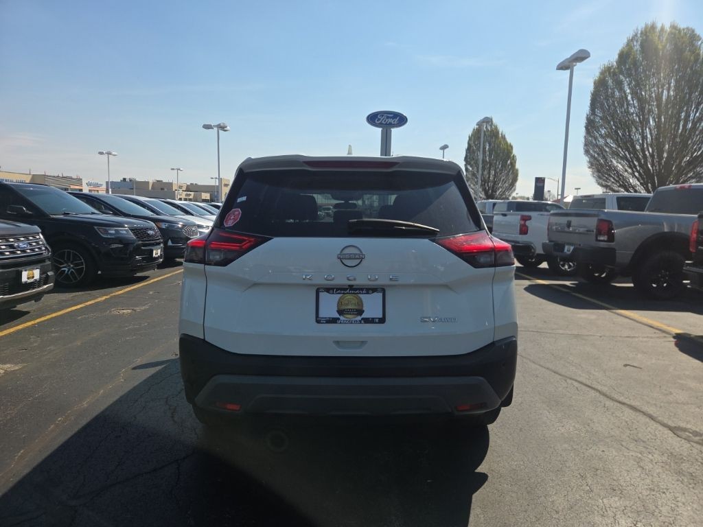 Nissan Rogue Vehicle Full-screen Gallery Image 6