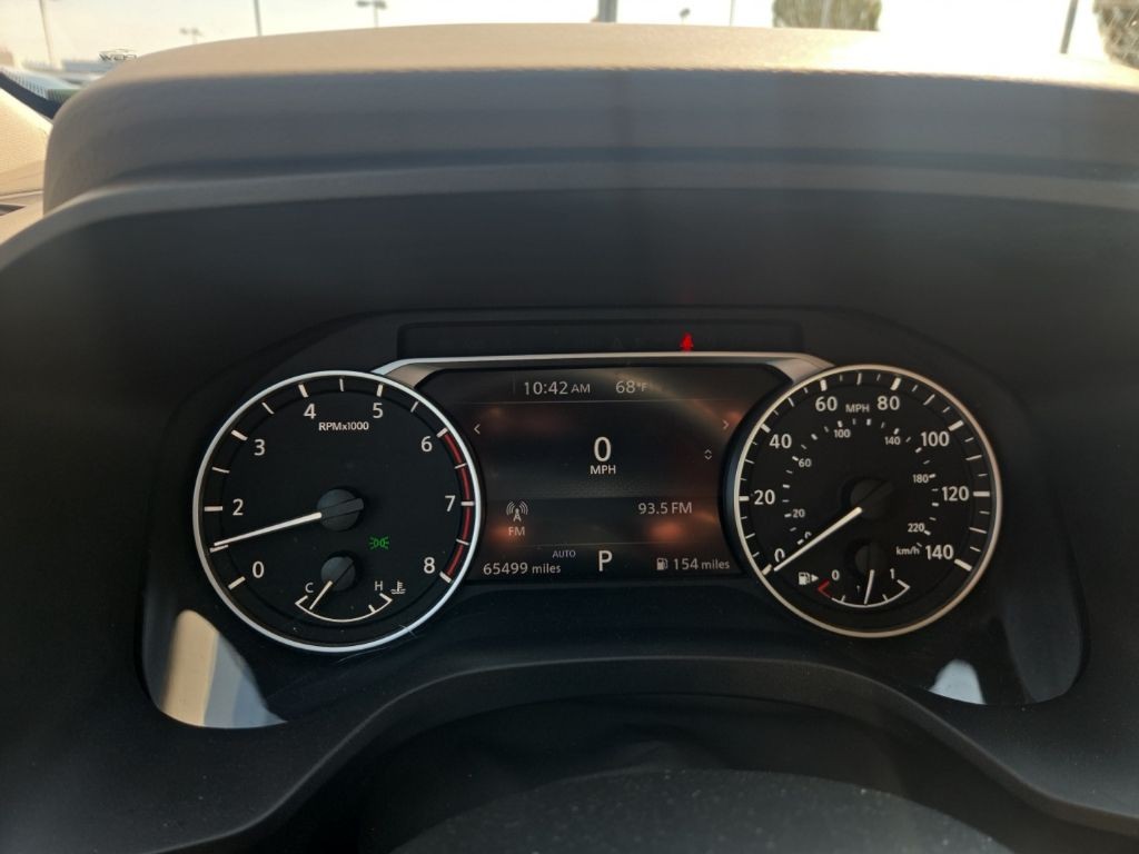 Nissan Rogue Vehicle Full-screen Gallery Image 11