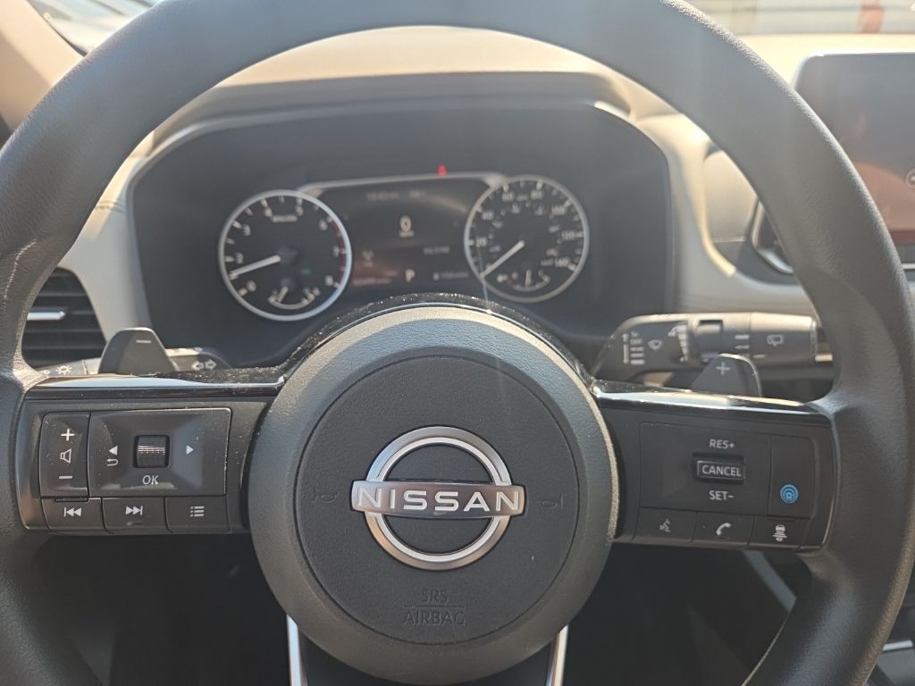 Nissan Rogue Vehicle Full-screen Gallery Image 12