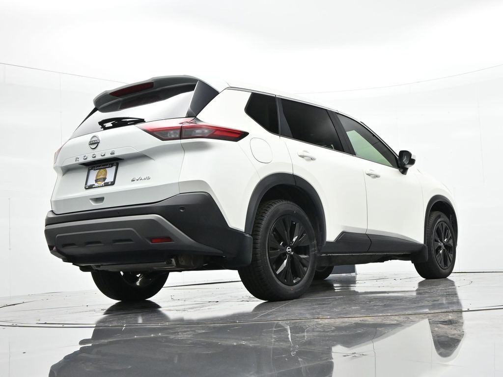 Nissan Rogue Vehicle Full-screen Gallery Image 28