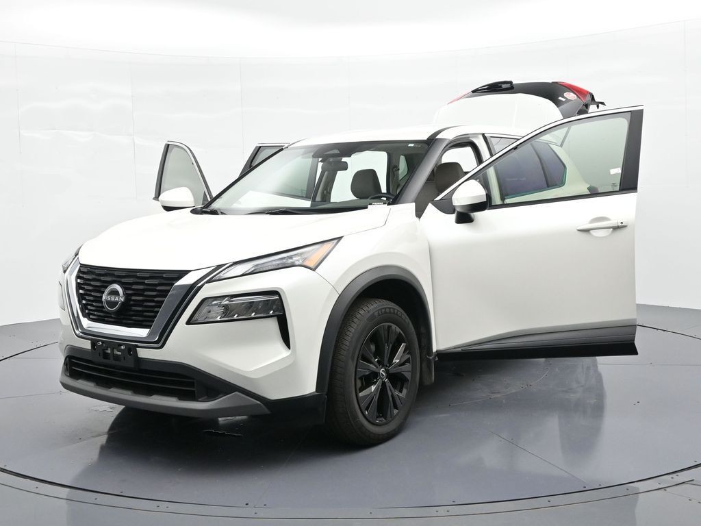 Nissan Rogue Vehicle Full-screen Gallery Image 32