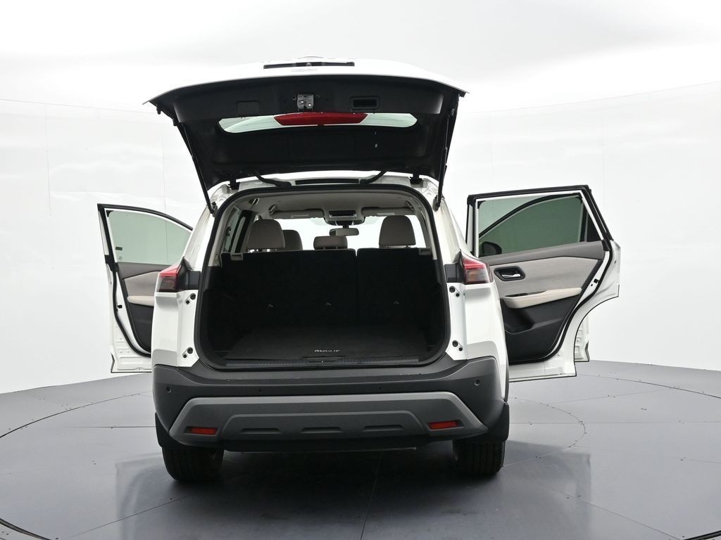 Nissan Rogue Vehicle Full-screen Gallery Image 33