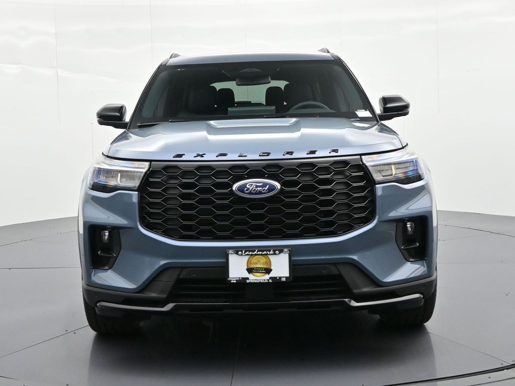 Ford Explorer Vehicle Full-screen Gallery Image 3