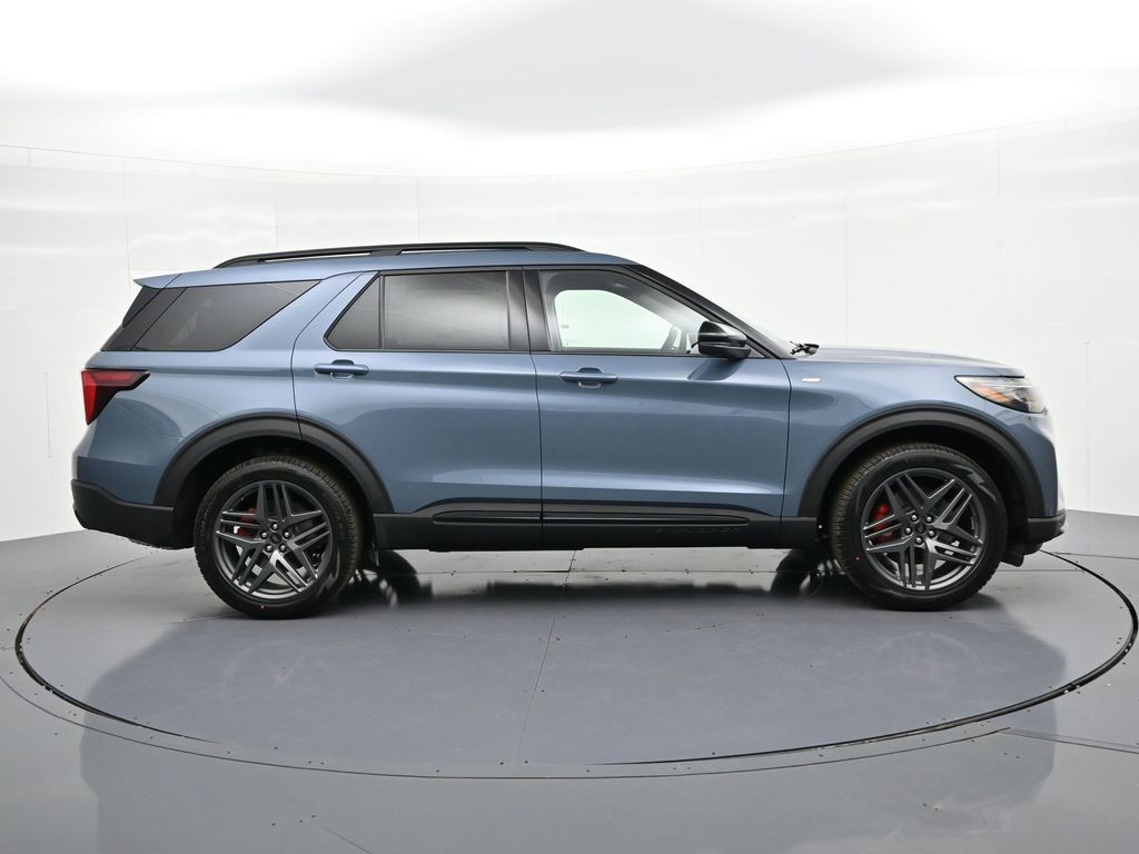 Ford Explorer Vehicle Full-screen Gallery Image 5